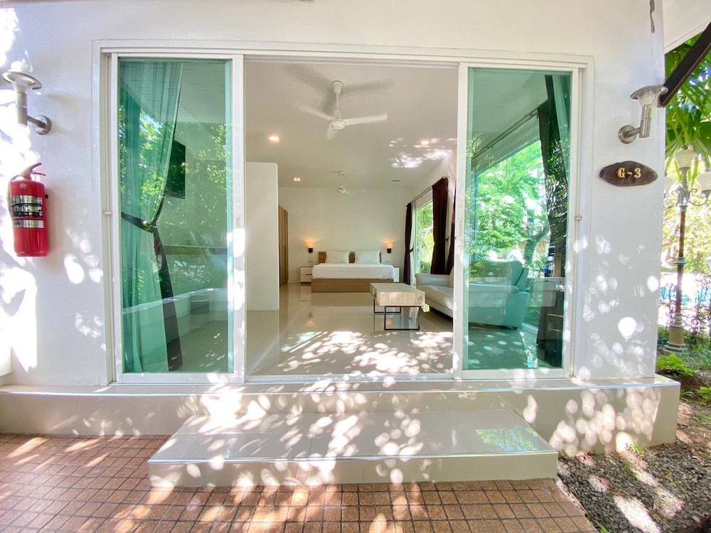 Garden Home Kata Room Type - Deluxe Room, Pool View