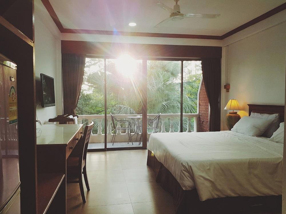 Garden Home Kata Room Type - Superior Room, Poolside
