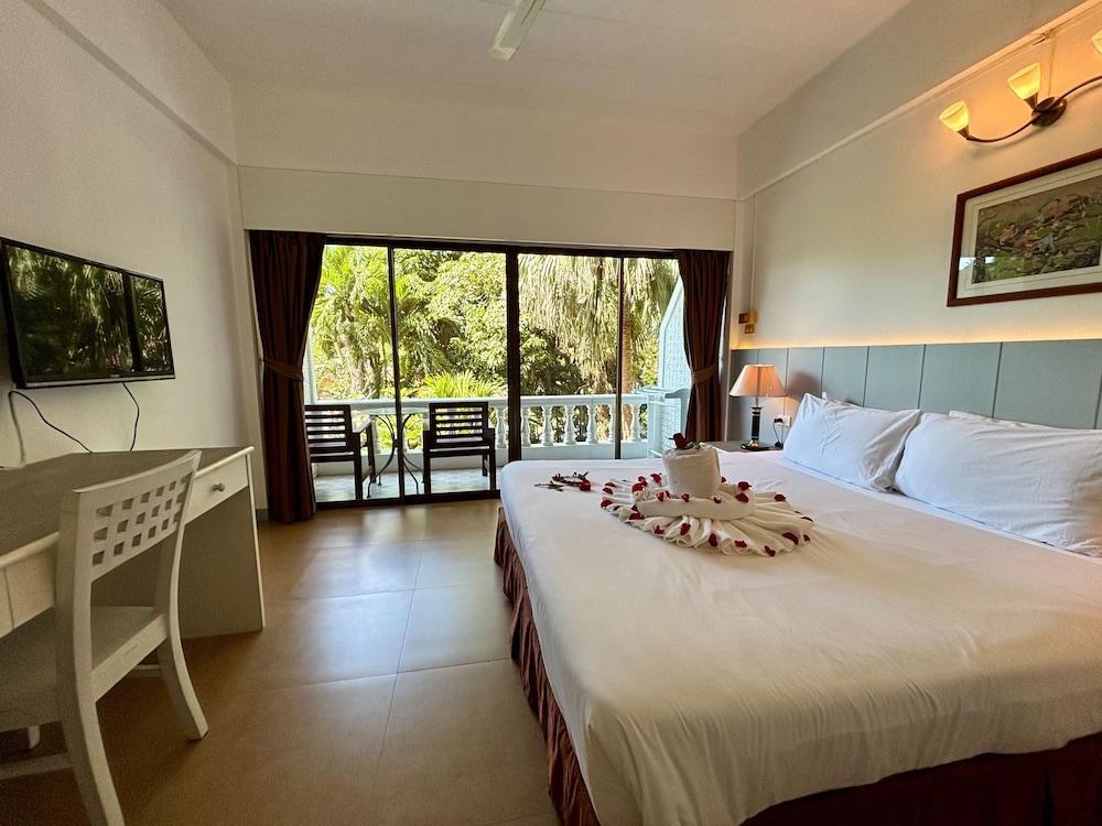 Garden Home Kata Room Type - Superior Room, Poolside