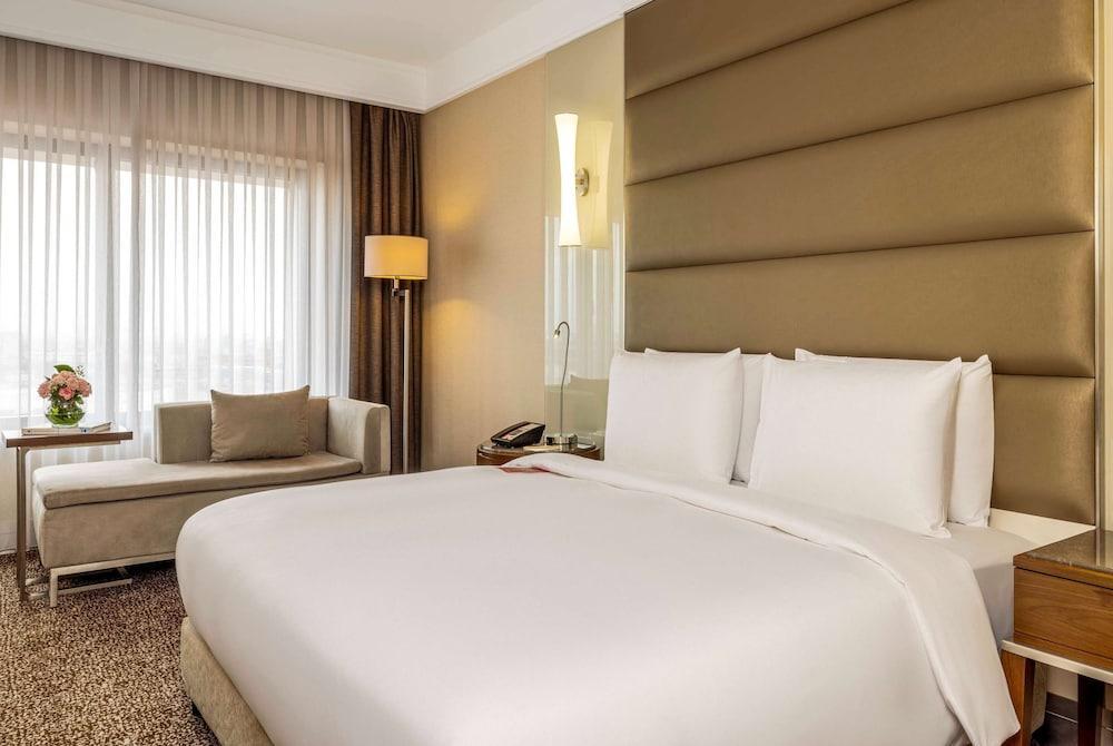 Ramada Plaza by Wyndham Istanbul Tekstilkent Room Type - 1 King Bed, Deluxe Room, Smoking