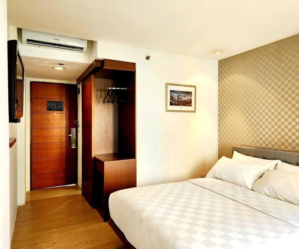 M Hotel Jakarta Room Type - Standard Room