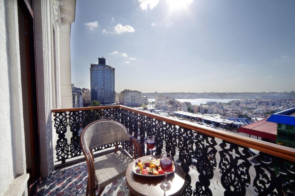 Grand Hotel De Pera Room Type - Family Suite, Balcony