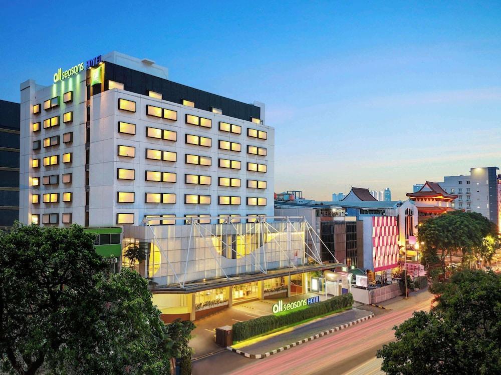 ibis Styles Jakarta Gajah Mada Hotel - Tap to explore photos