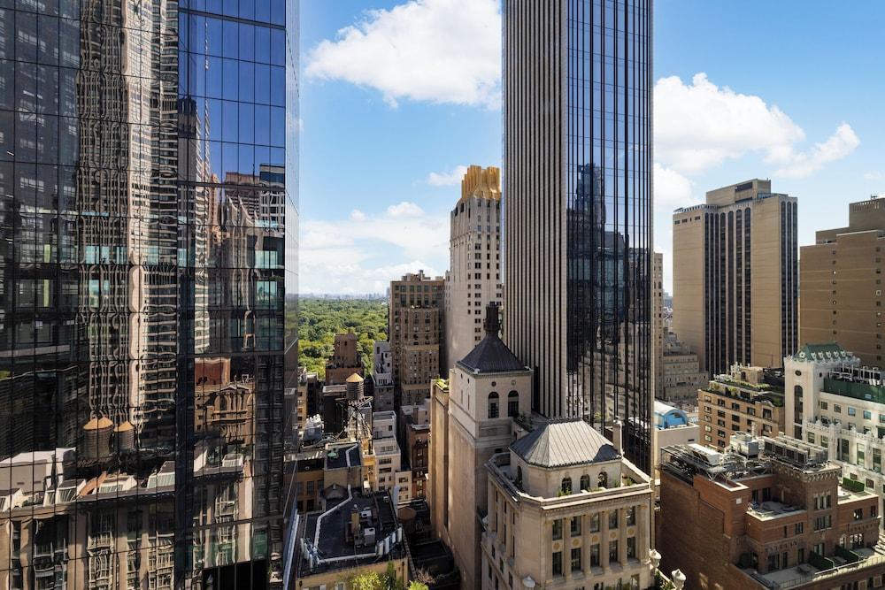 Le Meridien New York, Central Park by Marriott - Tap to explore photos