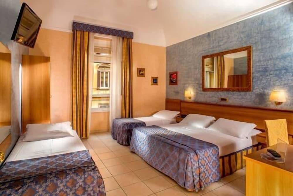 Hotel Assisi - Tap to explore photos