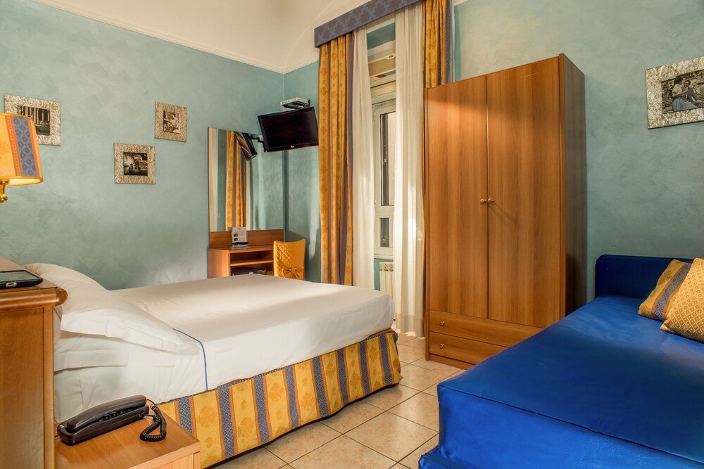 Hotel Assisi Room Type - Triple Room