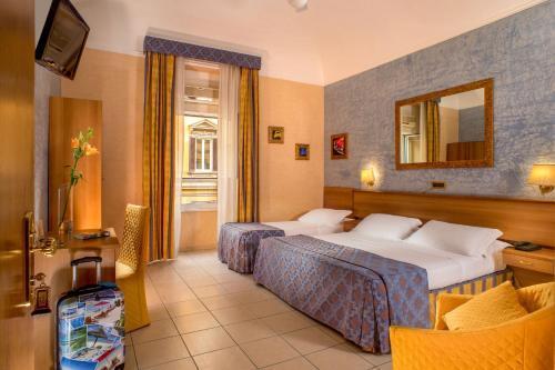 Hotel Assisi - Tap to explore photos