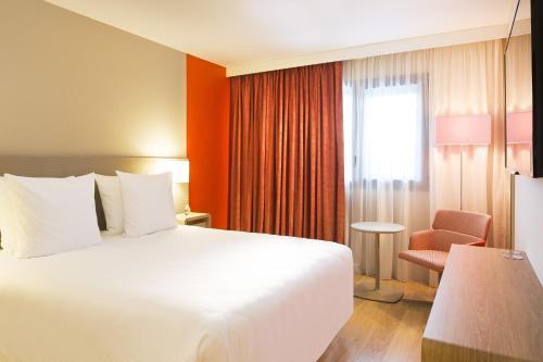 Hotel Oceania Paris Roissy CDG - Tap to explore photos