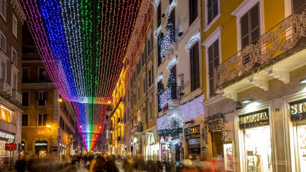 Class House - Tap to explore photos