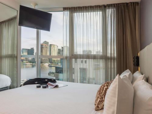 The Sebel Melbourne Docklands Hotel Room Type - Two-Bedroom Apartment with Balcony and Water View