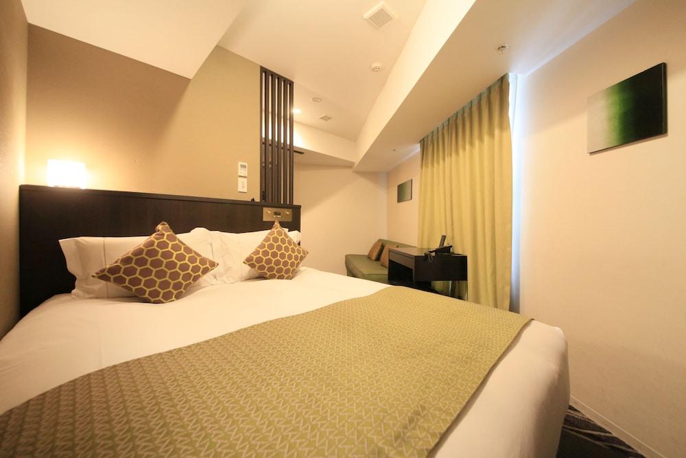 Centurion Hotel Ikebukuro Room Type - Superior Corner Queen Room with Extra Bed from 3rd Adult - Non-Smoking