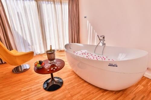 Business Life Hotel & Spa Şişli Room Type - Executive Room with Balcony Business Life Hotel & Spa Şişli Room Type - Executive Room with Balcony