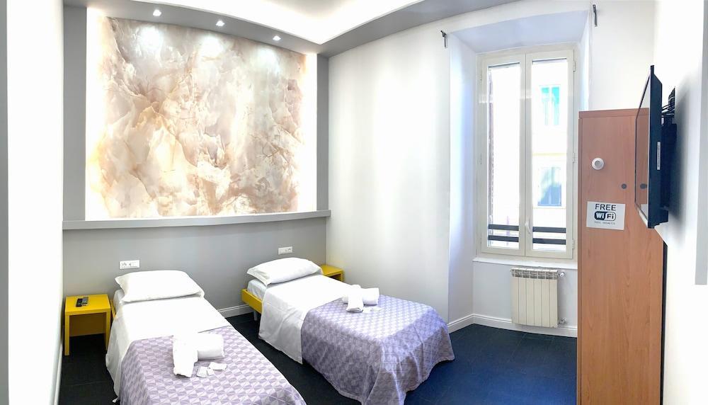 Legends Hostel Room Type - Superior Double or Twin Room