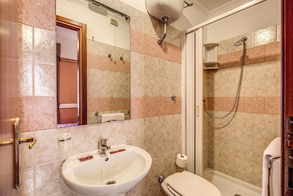 Virginia Hotel Room Type - Quadruple Room