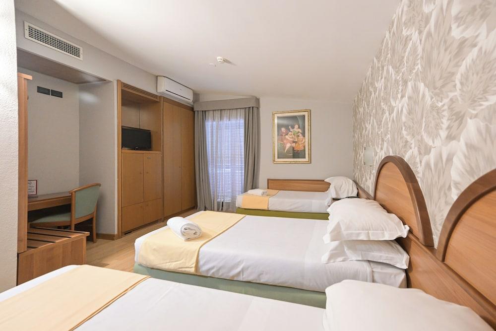 Hotel L'Aquila Room Type - Triple Room