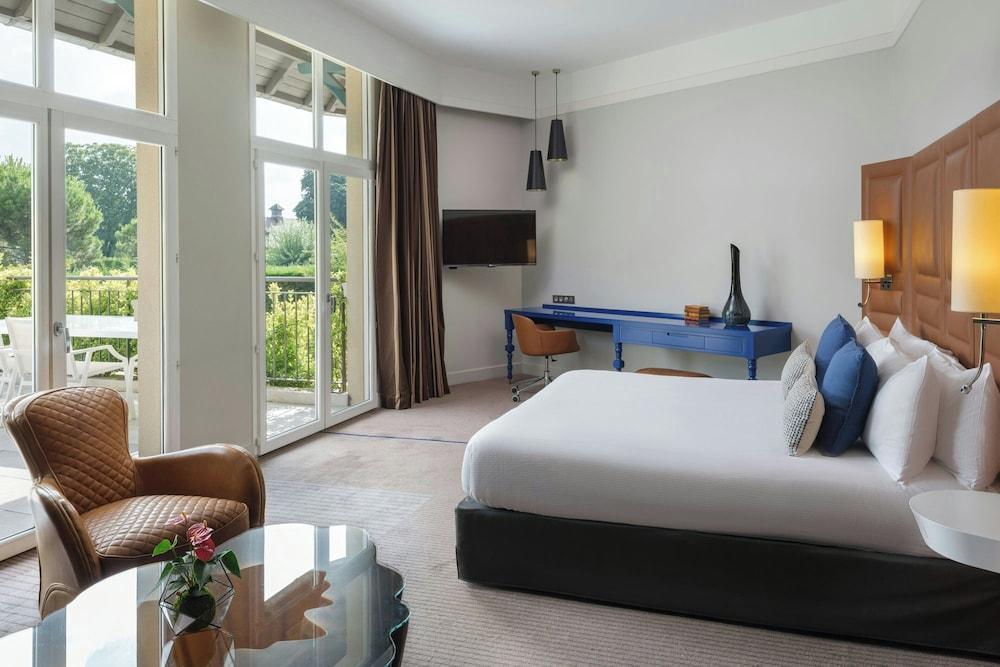Renaissance Paris Hippodrome de St. Cloud Hotel Room Type - Junior Suite, 1 King Bed, Garden View