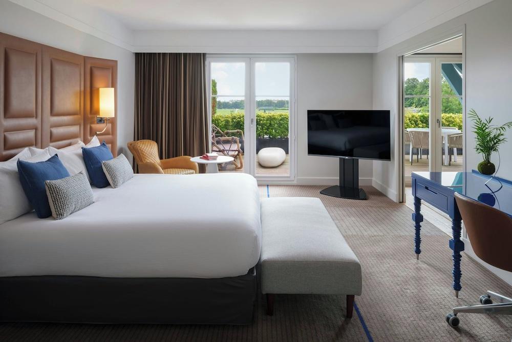 Renaissance Paris Hippodrome de St. Cloud Hotel Room Type - Suite, 1 Bedroom, Tower (View)