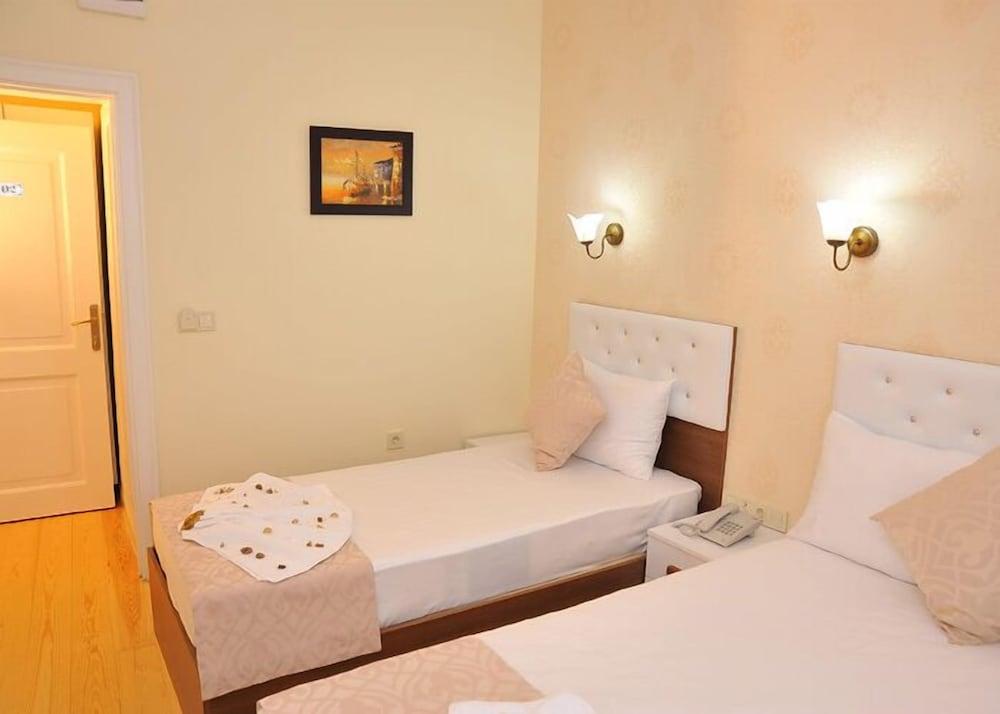 Dualis Hotel Room Type - Standard Triple Room Dualis Hotel Room Type - Standard Triple Room