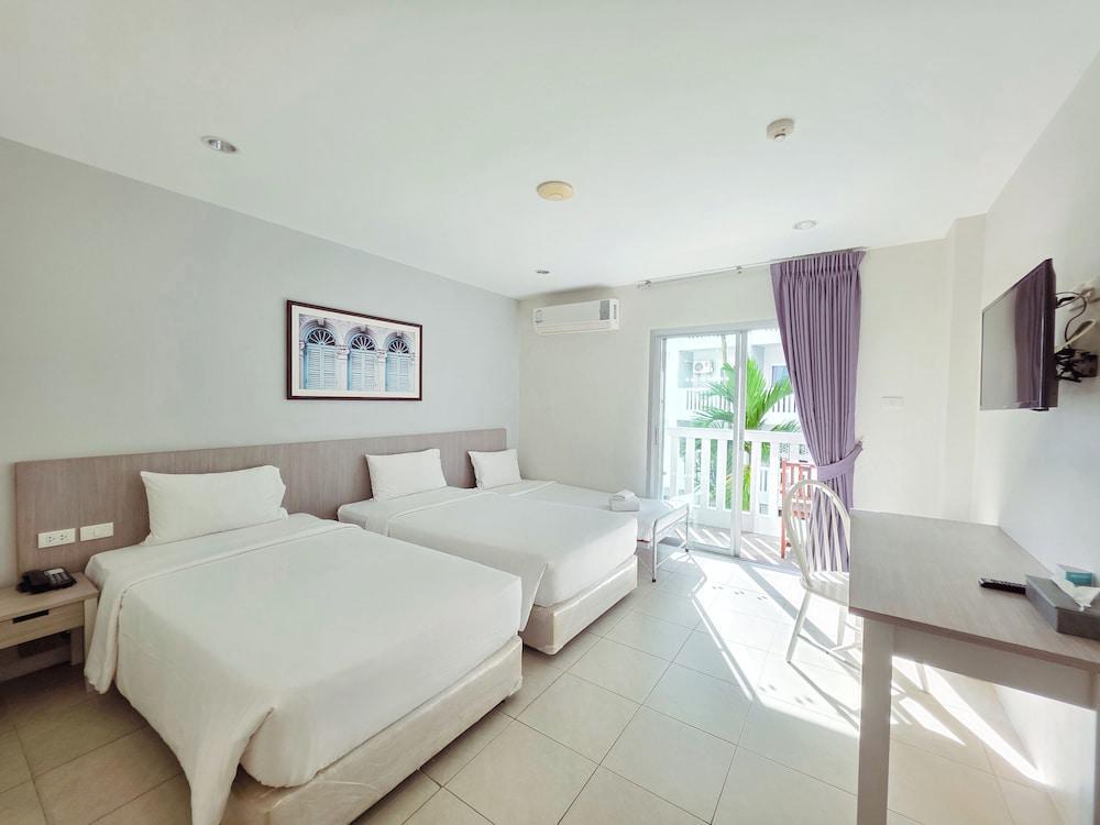Recenta Phuket Suanluang Room Type - Deluxe Triple Room, Non Smoking