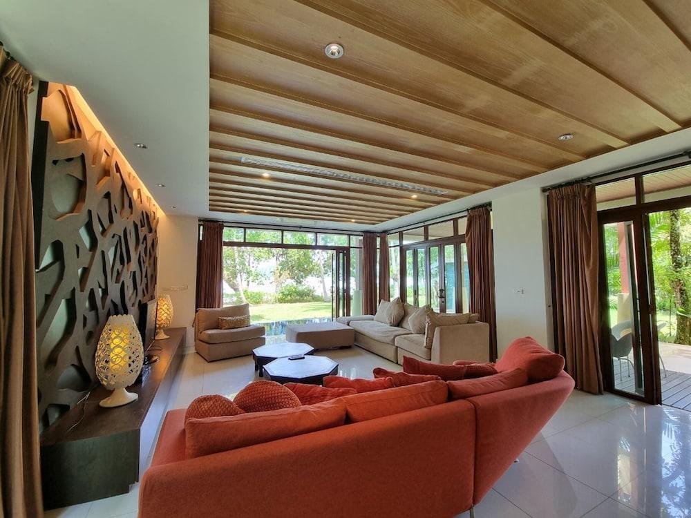 Amatapura Beach Villa 10 - Tap to explore photos