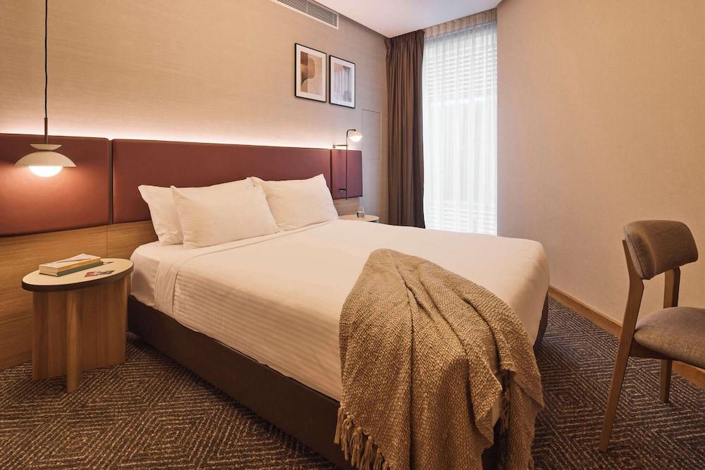 Rydges Australia Square Room Type - Room, 1 Queen Bed (Atrium)