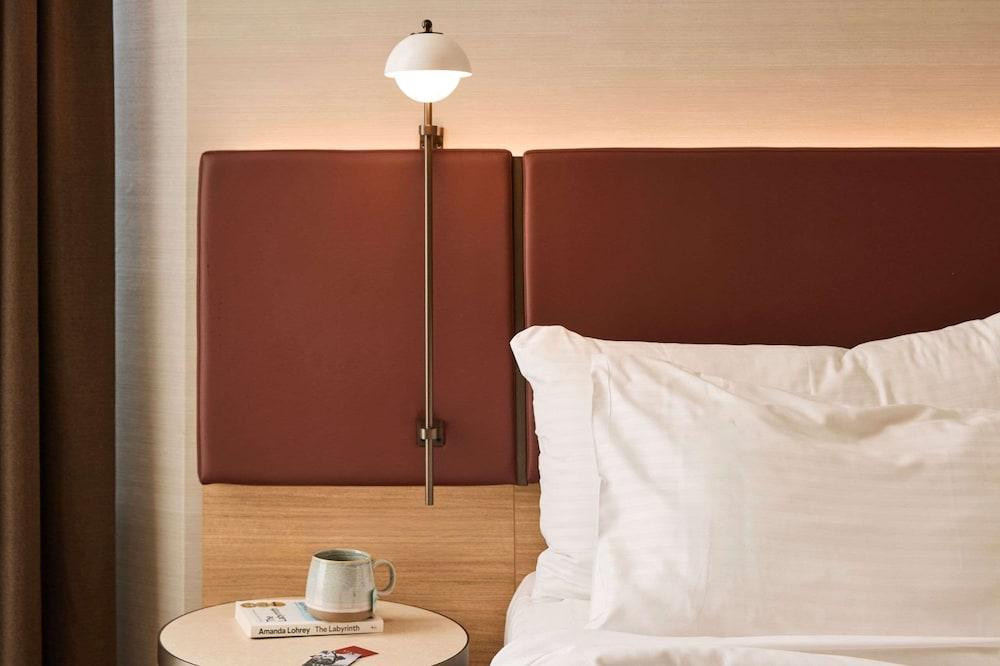 Rydges Australia Square Room Type - Premium Room, 1 Queen Bed