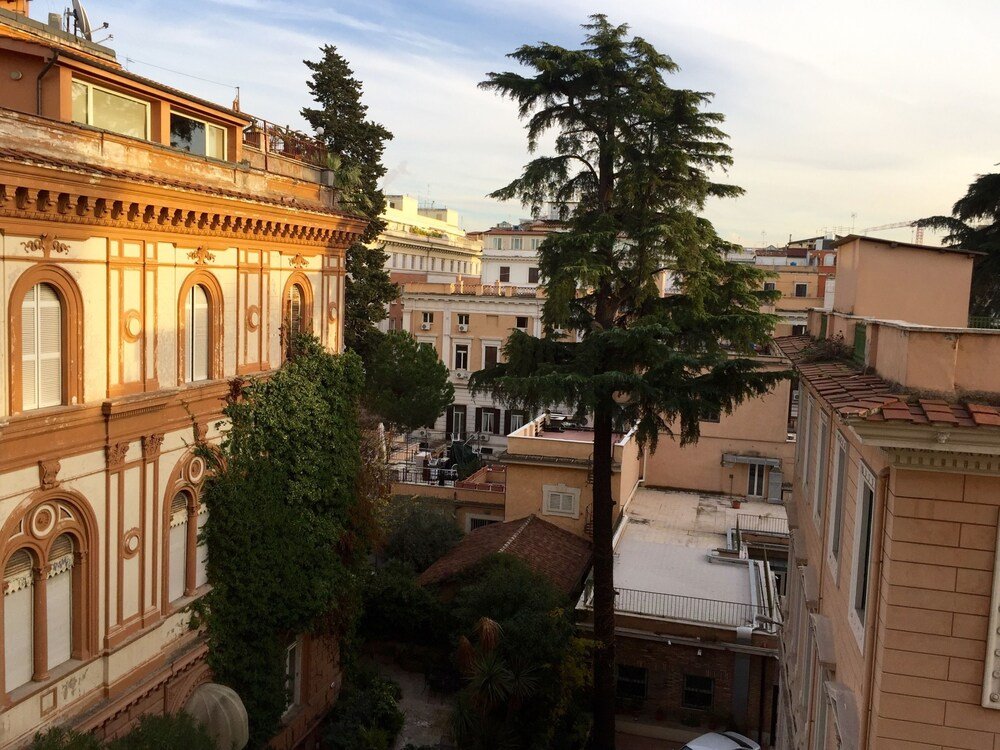 GH Casa Vicenza - Tap to explore photos