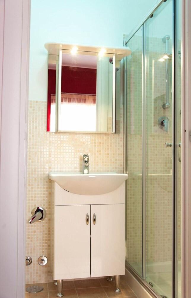Parco delle Valli Bedrooms - Tap to explore photos