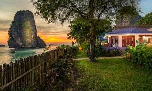 Villa Macaque and Villa Languor - Tap to explore photos