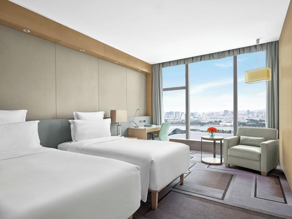 Langham Place, Guangzhou Room Type - Deluxe Twin Room, River View Langham Place, Guangzhou Room Type - Deluxe Twin Room, River View