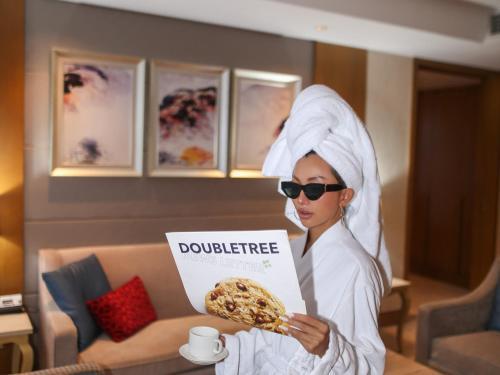 DoubleTree by Hilton Hotel Guangzhou - Tap to explore photos