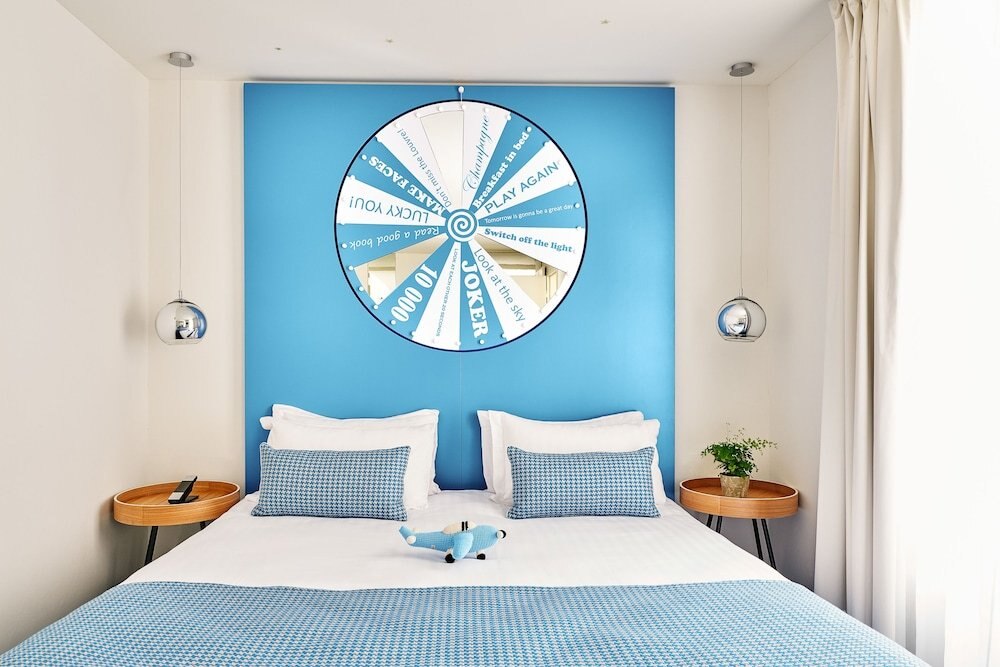 Hôtel Joke - Astotel Room Type - Superior Room - Complimentary soft minibar,courtesy tray, Chromecast and digital press