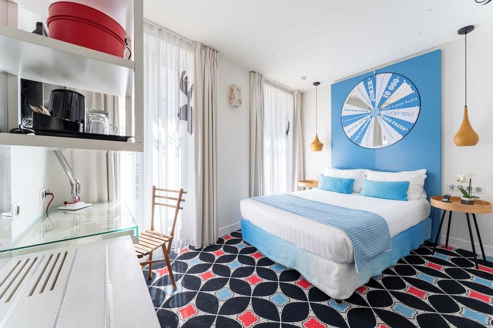 Hôtel Joke - Astotel Room Type - Connecting Room ( 2 Rooms)  - Complimentary soft minibar,courtesy tray, Chromecast, digital press