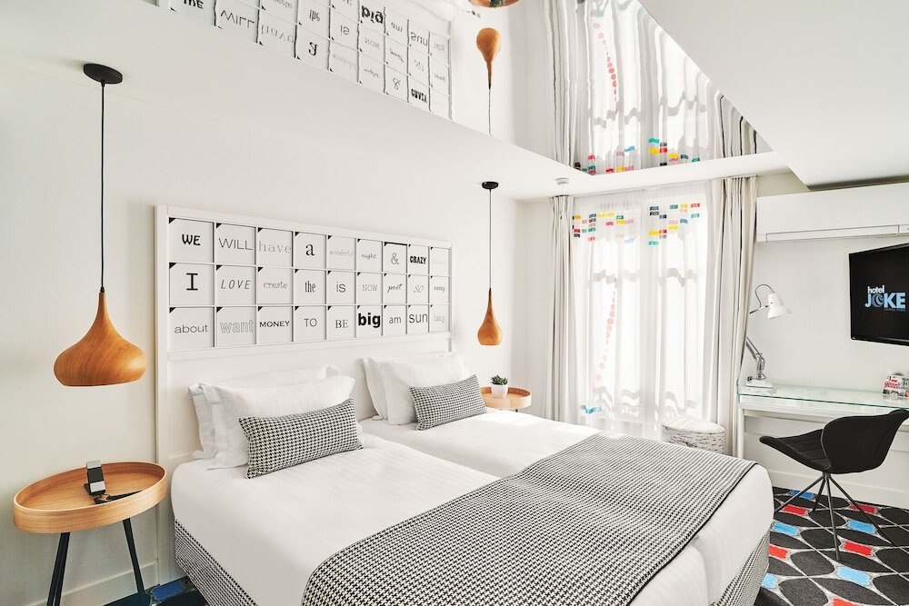 Hôtel Joke - Astotel Room Type - Twin Room - Complimentary soft minibar,courtesy tray, Chromecast and digital press