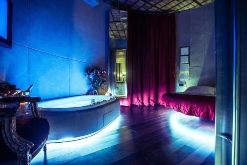 MDM Guesthouse Room Type - Suite with Hot Tub
