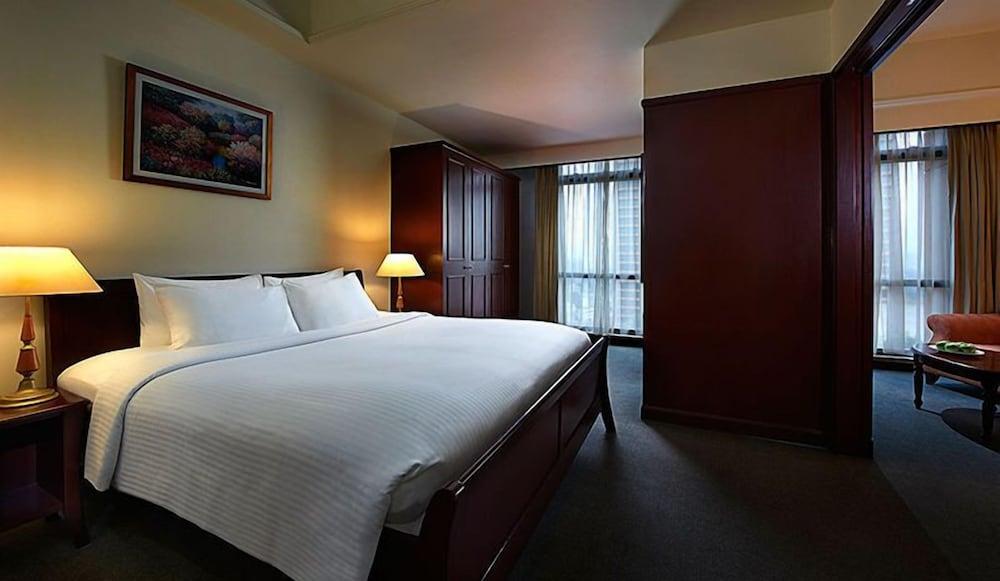 Excellent Service Suites at Times Square - Tap to explore photos