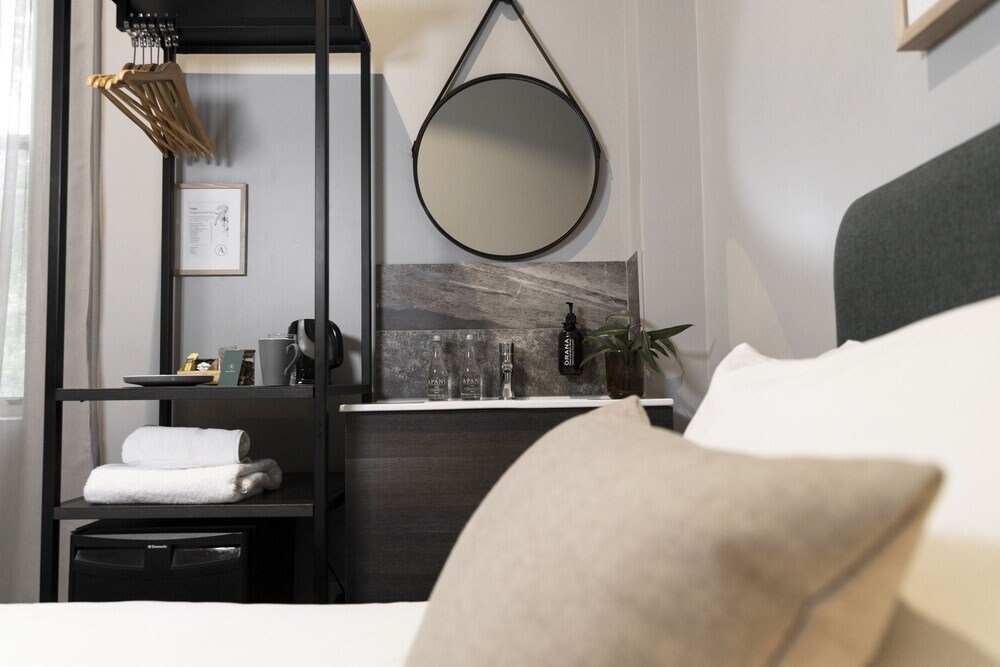The Alison Randwick Room Type - Twin Balcony, Shared Bathroom