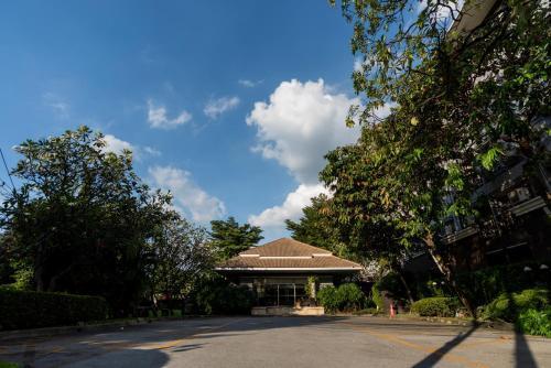 Synsiri Resort - Tap to explore photos