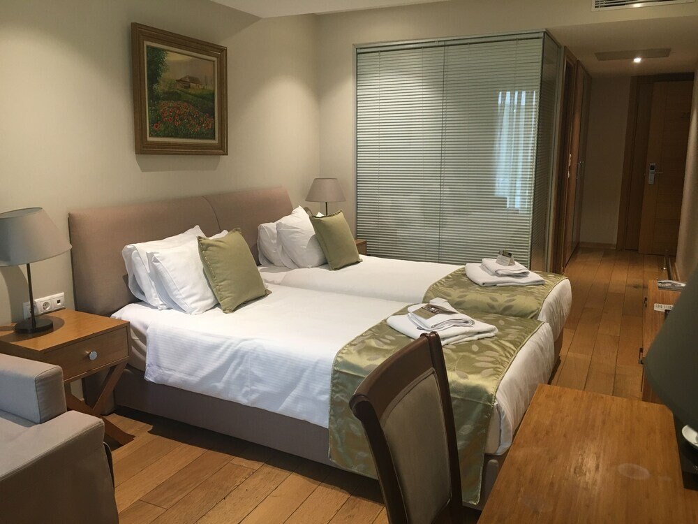 Wame Suite Hotel - Tap to explore photos