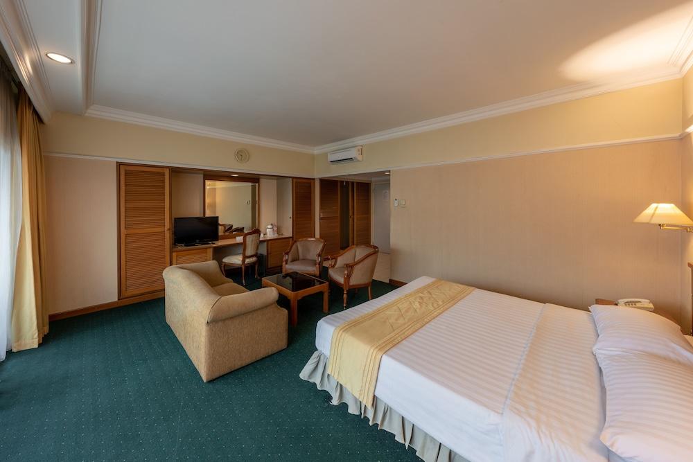 Hotel Marcopolo Jakarta Room Type - Deluxe Double Room