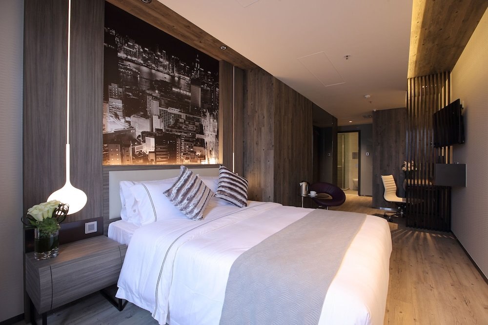 The Perkin Hotel Room Type - Deluxe Queen Room