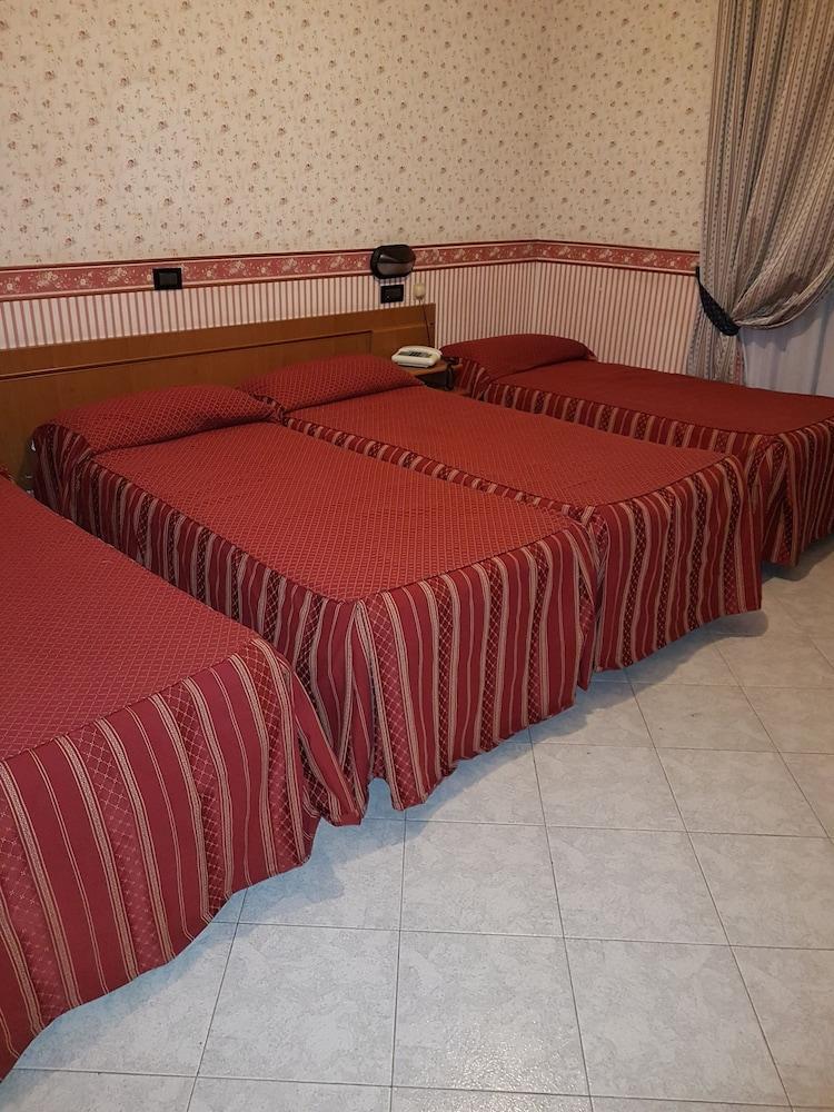 Hotel Demetra Capitolina Room Type - Quadruple Room Hotel Demetra Capitolina Room Type - Quadruple Room