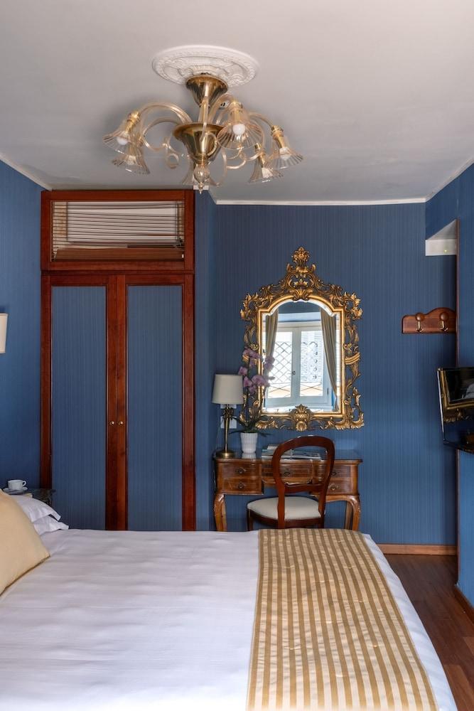 Hotel Scalinata di Spagna Room Type - Family Suite, 3 Bedrooms Hotel Scalinata di Spagna Room Type - Family Suite, 3 Bedrooms