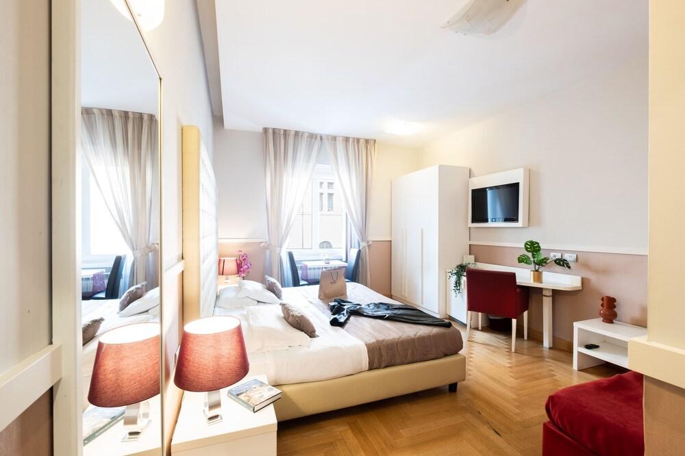 B&B Rome River Inn Room Type - Deluxe Double Room, Jetted Tub (Breakfast at Navona Street Hotel)