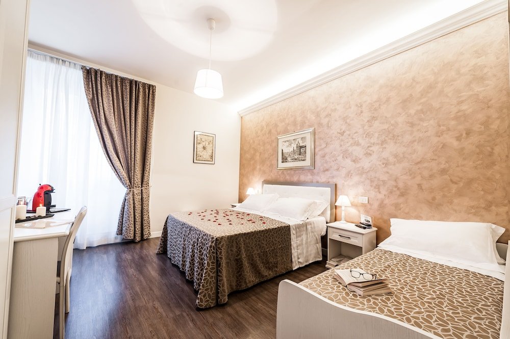 Relais de l'Opera Room Type - Superior Triple Room Relais de l'Opera Room Type - Superior Triple Room