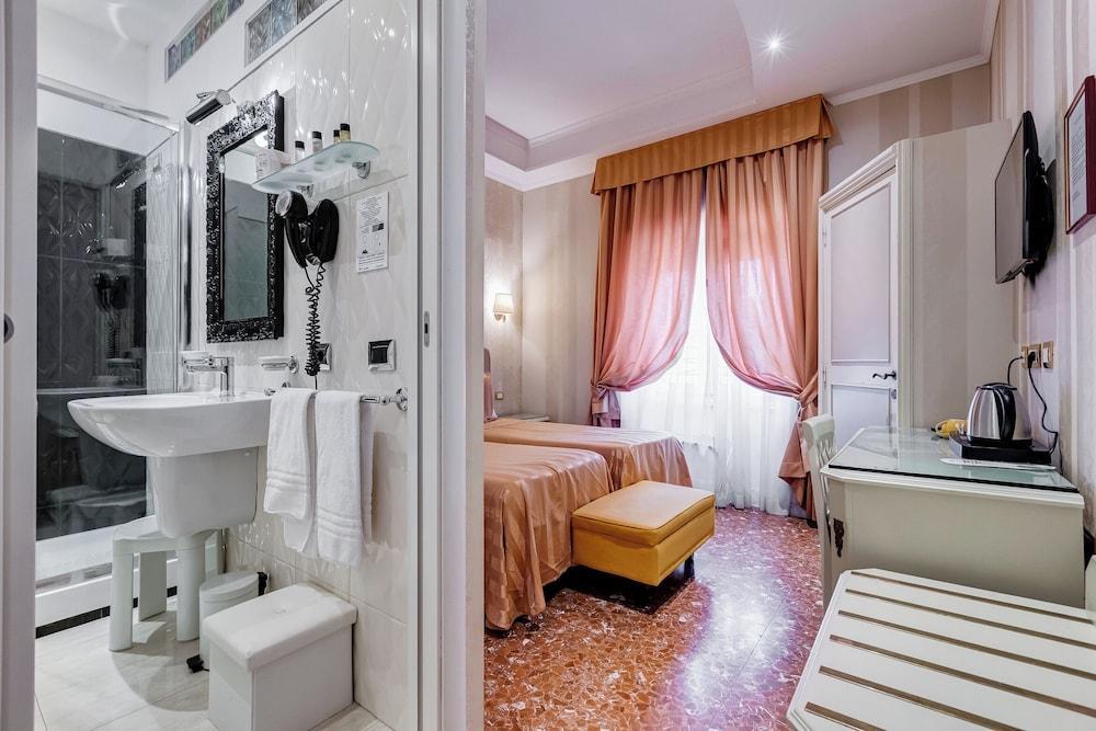Navona Queen Rooftop Room Type - Classic Double or Twin Room