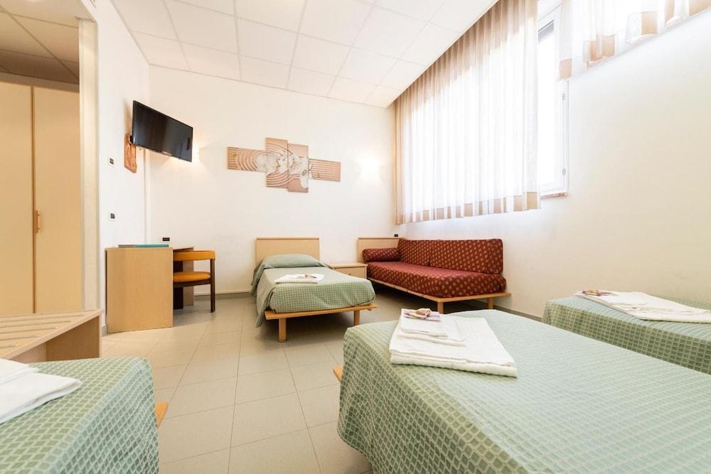 Opera Don Calabria Casa per Ferie Room Type - Family Room