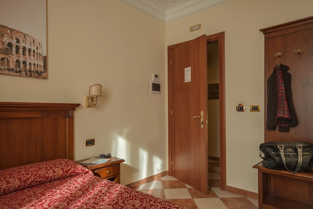 Hotel RomAntica - Tap to explore photos