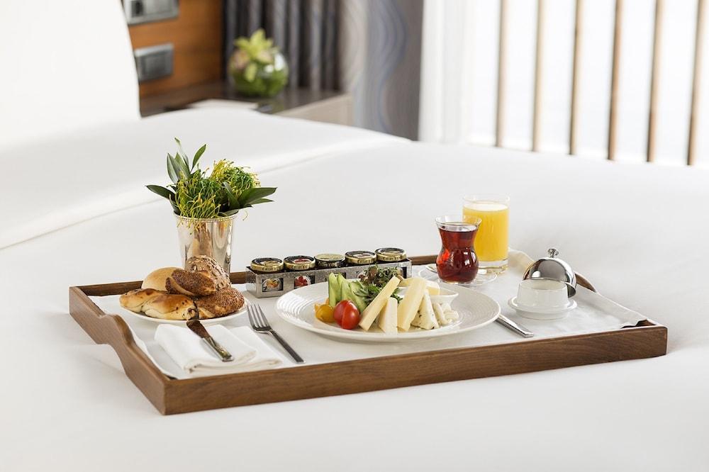 The Grand Tarabya Managed by Accor Room Type - Deluxe Twin Room, Marina View