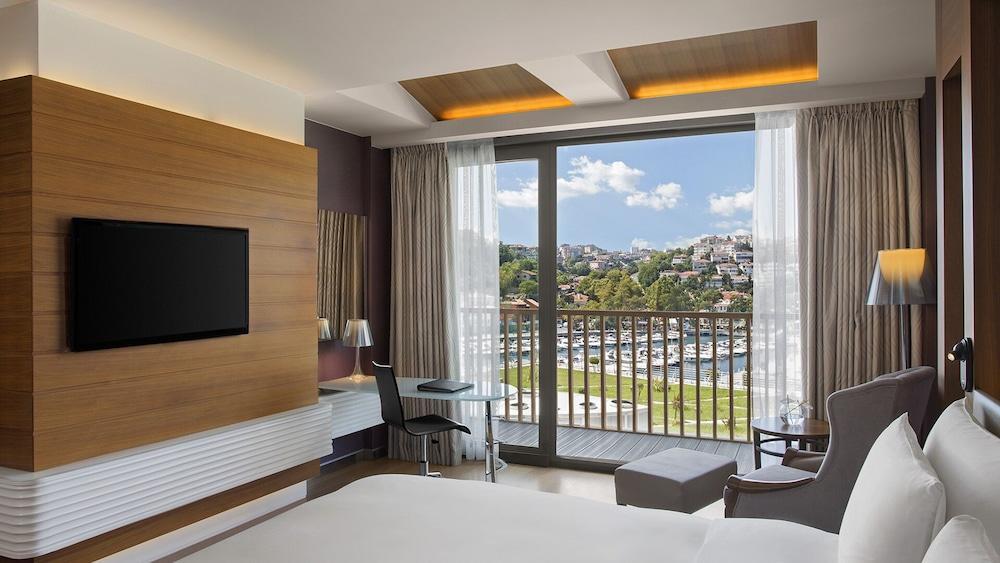 The Grand Tarabya Managed by Accor Room Type - Deluxe Room, 1 King Bed, Marina View